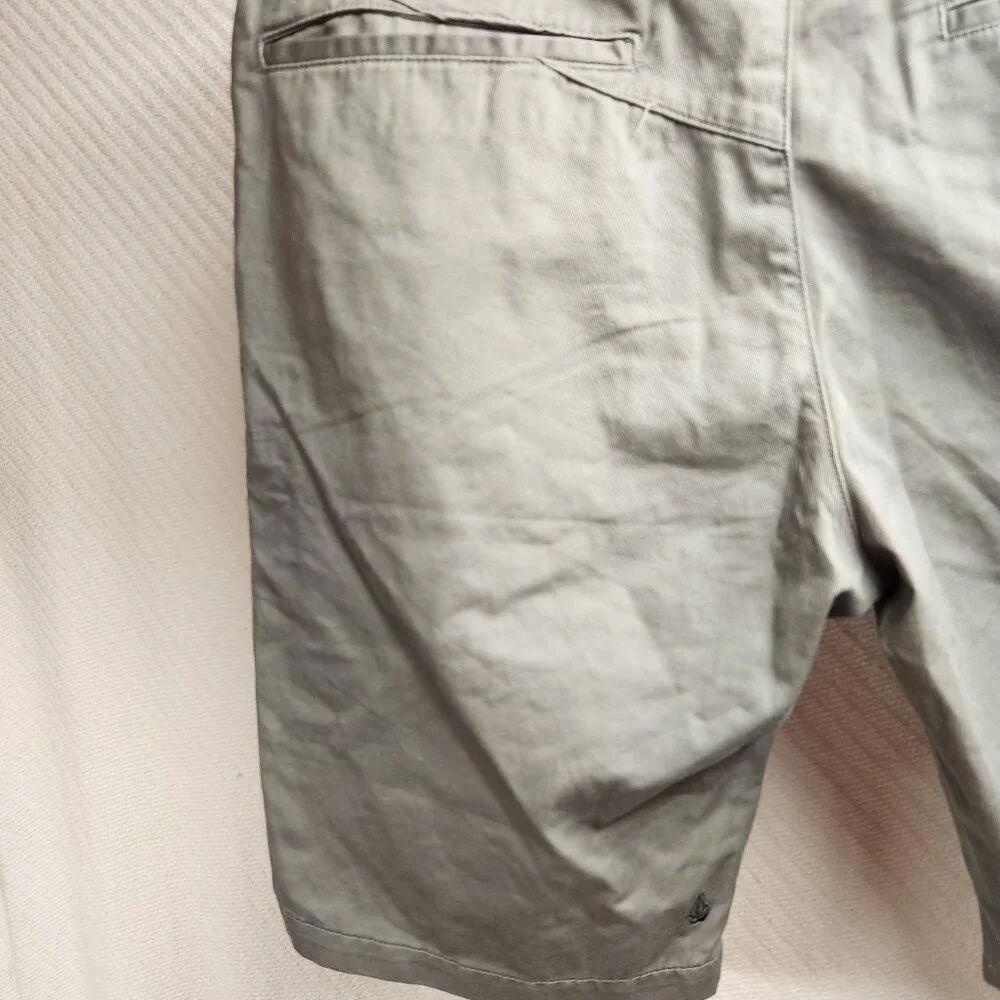 1194 - Volcom 36W Modern Fit Shorts - Picture 6 of 8